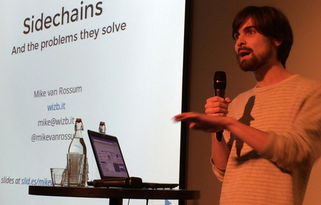Mike van Rossum giving a bitcoin presentation, picture by Michelle Gemmeke